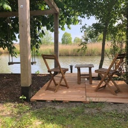 Gezellige Pipo Met Grote Schommel Aan Het Water Villa Medemblik Bagian luar foto