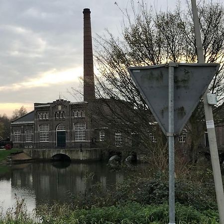 Gezellige Pipo Met Grote Schommel Aan Het Water Villa Medemblik Bagian luar foto