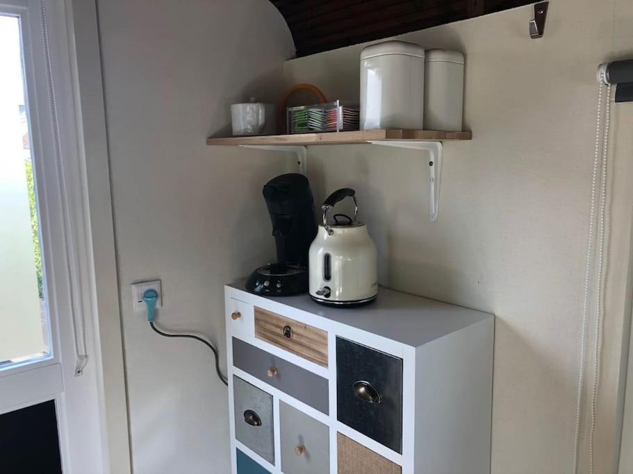 Gezellige Pipo Met Grote Schommel Aan Het Water Villa Medemblik Bagian luar foto