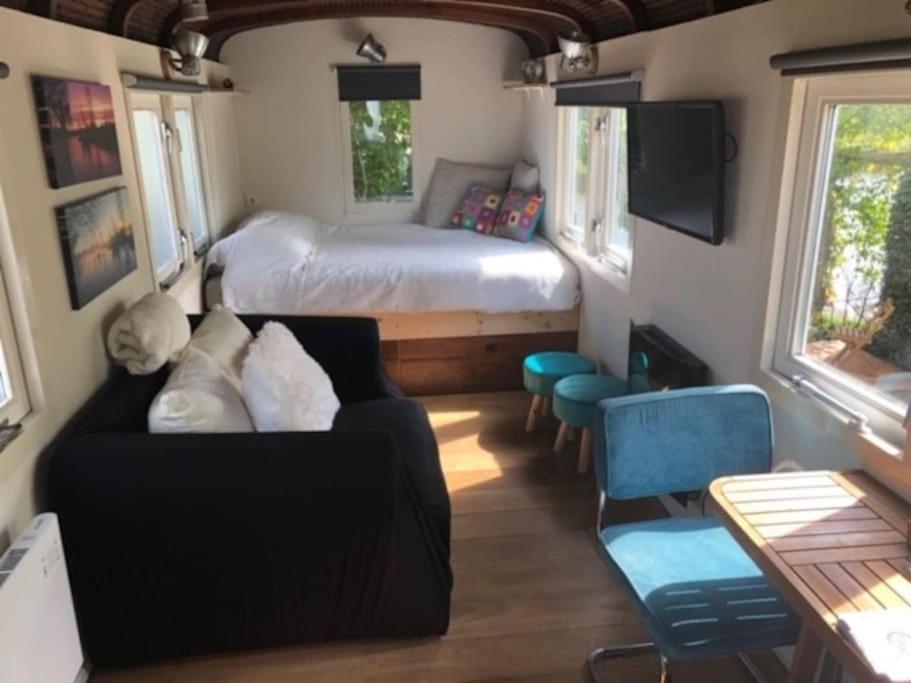 Gezellige Pipo Met Grote Schommel Aan Het Water Villa Medemblik Bagian luar foto