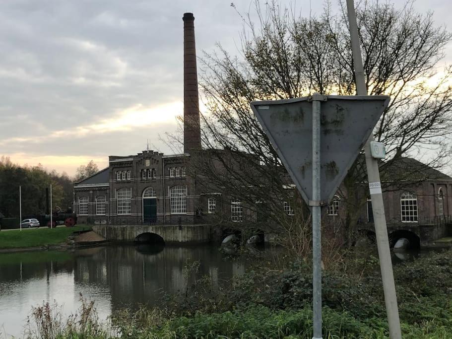 Gezellige Pipo Met Grote Schommel Aan Het Water Villa Medemblik Bagian luar foto