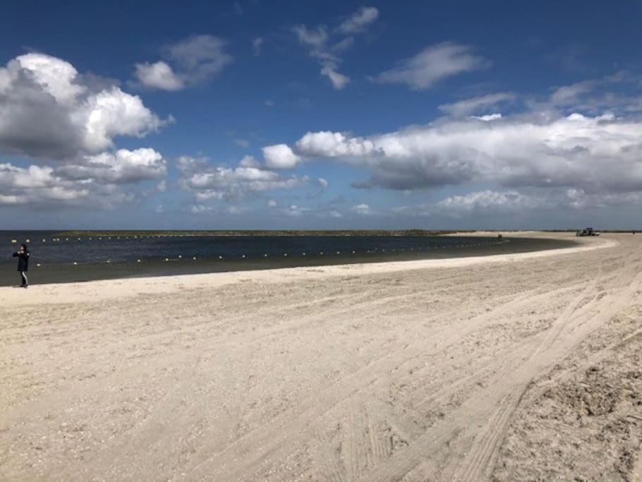 Gezellige Pipo Met Grote Schommel Aan Het Water Villa Medemblik Bagian luar foto