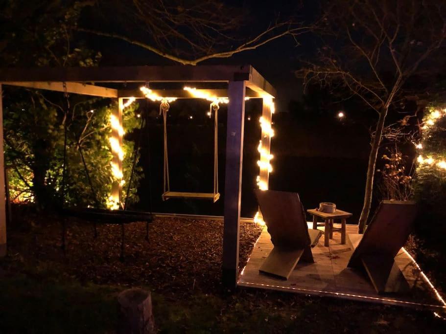Gezellige Pipo Met Grote Schommel Aan Het Water Villa Medemblik Bagian luar foto