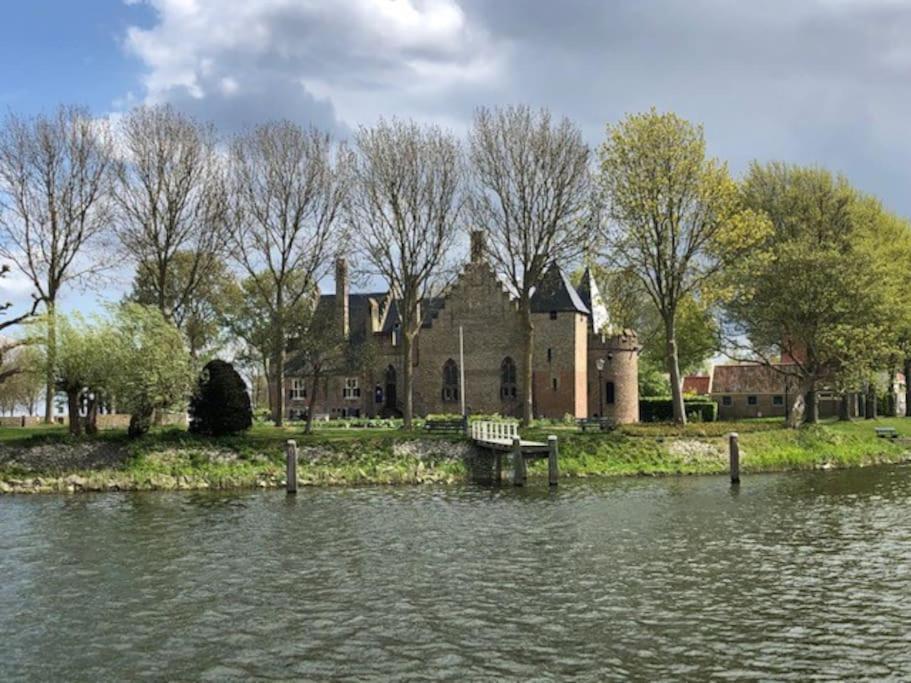Gezellige Pipo Met Grote Schommel Aan Het Water Villa Medemblik Bagian luar foto